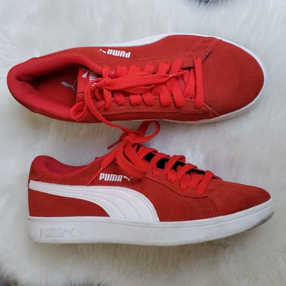 Puma Smash V2  Size 5C Red Suede Trainers.